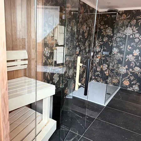 Hotel-restaurant Kostbar فندق *